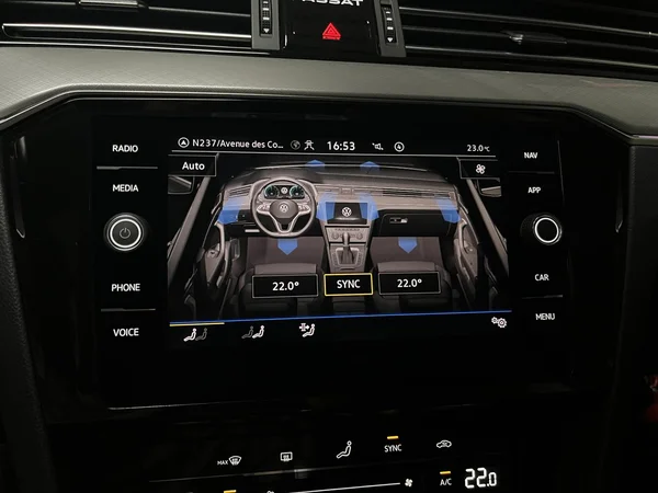 VOLKSWAGEN Passat SW (2022) — foto 4 van 21