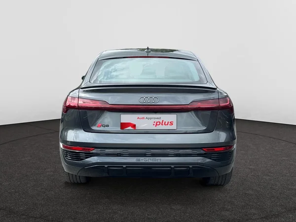 AUDI Q8 Sportback e-tron (2024) — foto 19 van 24