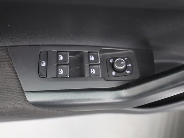 VOLKSWAGEN Taigo (2024) — foto 2 van 19