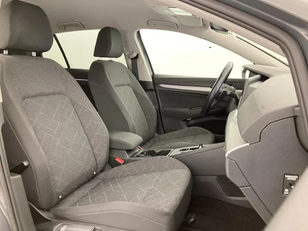 VOLKSWAGEN Golf VIII (2021) — foto 36 van 36