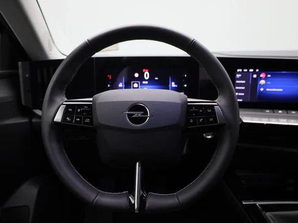 Opel Astra (2023) — foto 37 van 39
