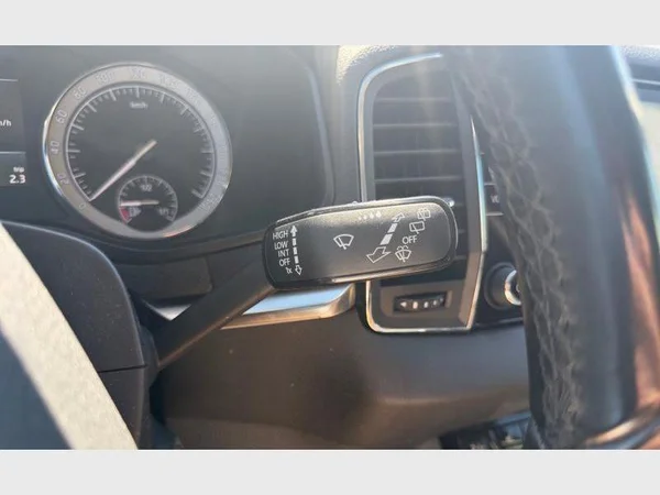 Skoda KAROQ (2018) — foto 17 van 29