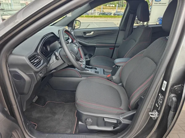 Ford Kuga (2025) — foto 17 van 18