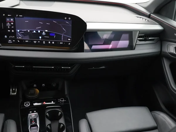AUDI Q6 e-tron (2025) — foto 15 van 29