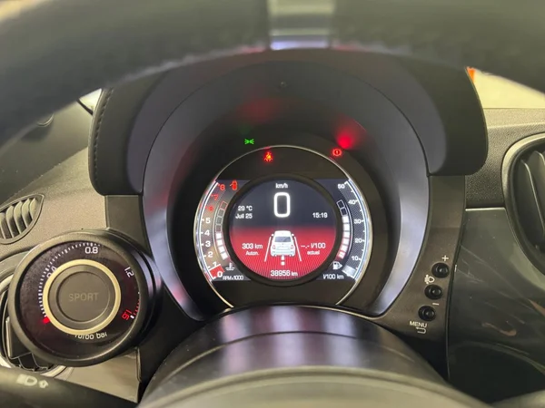 ABARTH 595 (2020) — foto 6 van 24