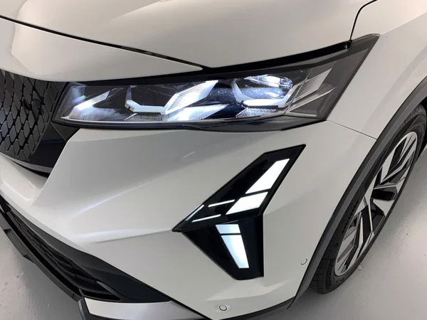 Renault Rafale E-TECH (HEV) (2026) — foto 16 van 24