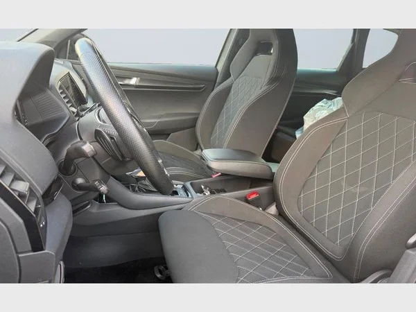 Skoda Karoq (2023) — foto 27 van 27