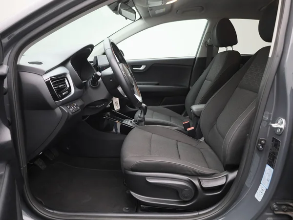Kia Rio (2023) — foto 5 van 37
