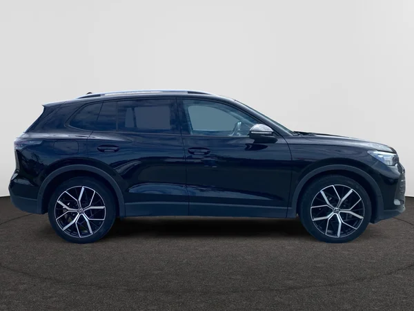 VOLKSWAGEN Tiguan (2024) — foto 18 van 21