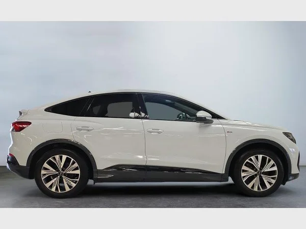 Audi Q4 Sportback e-tron (2023) — foto 30 van 35