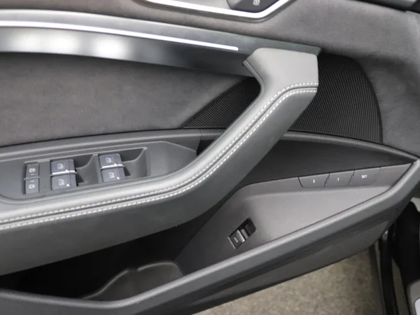 AUDI Q8 e-tron Sportback (2024) — foto 19 van 31