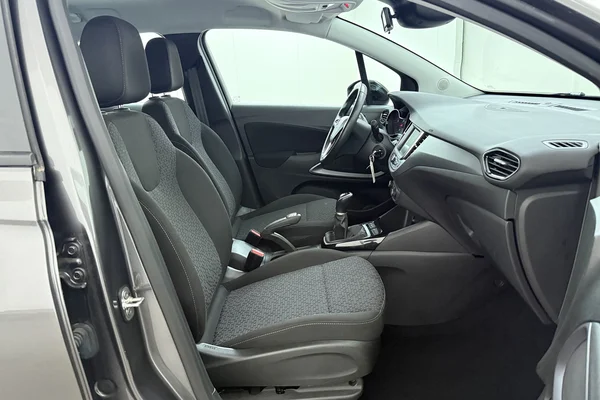 Opel Crossland (2022) — foto 15 van 17
