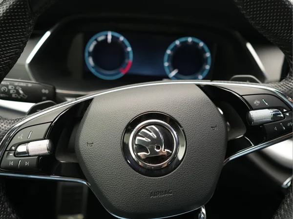 SKODA Octavia SW PHEV (2021) — foto 11 van 30