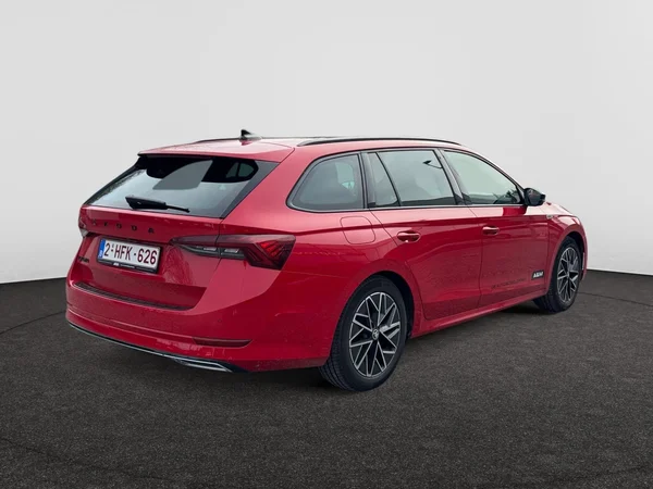 SKODA Octavia Combi (2025) — foto 10 van 17