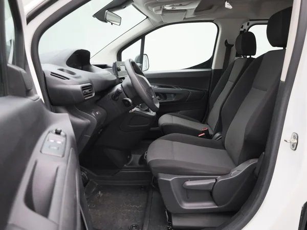 Peugeot Partner (2021) — foto 5 van 37