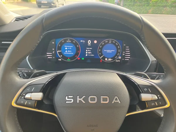 SKODA Octavia Combi (2025) — foto 10 van 25