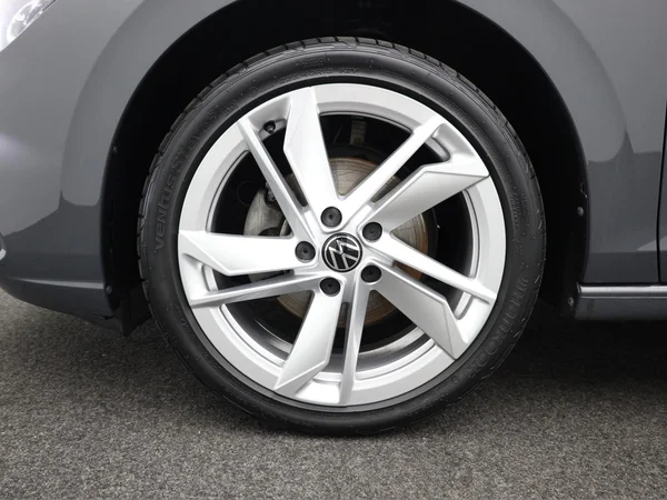 VOLKSWAGEN Golf VIII (2024) — foto 3 van 20
