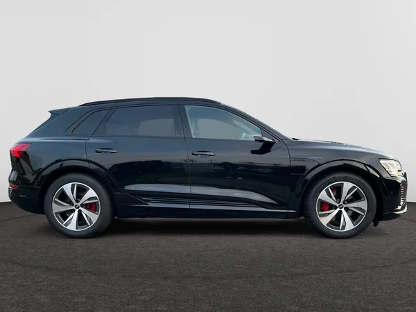 AUDI Q8 e-tron (2023) — foto 28 van 35
