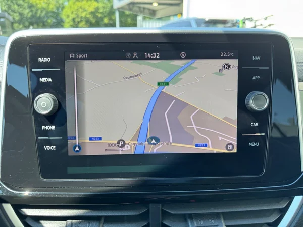 VOLKSWAGEN T-Roc (2023) — foto 5 van 24