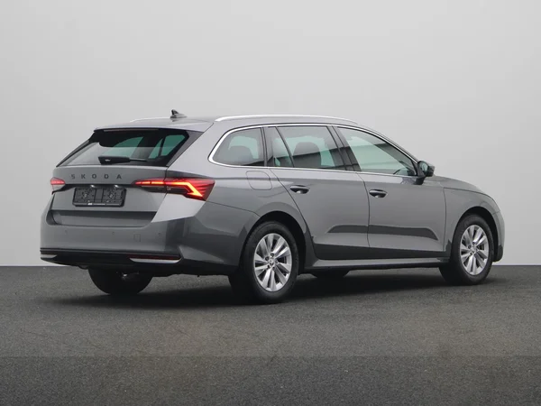 SKODA Octavia Combi (2024) — foto 12 van 20