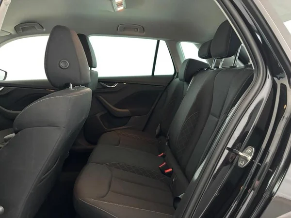 SKODA Kamiq (2023) — foto 13 van 21