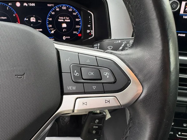 VOLKSWAGEN T-Roc (2023) — foto 3 van 19