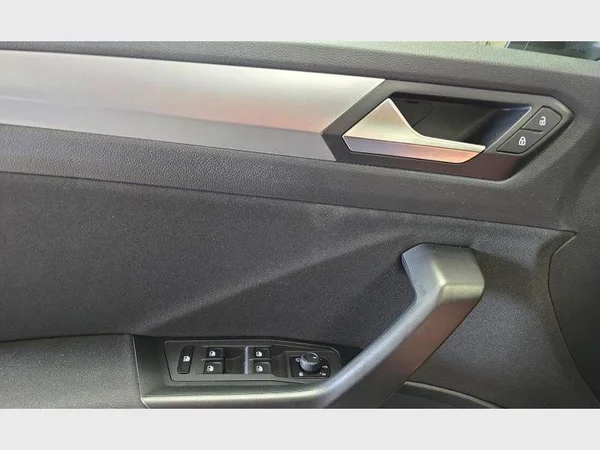 Volkswagen T-Roc (2022) — foto 15 van 27