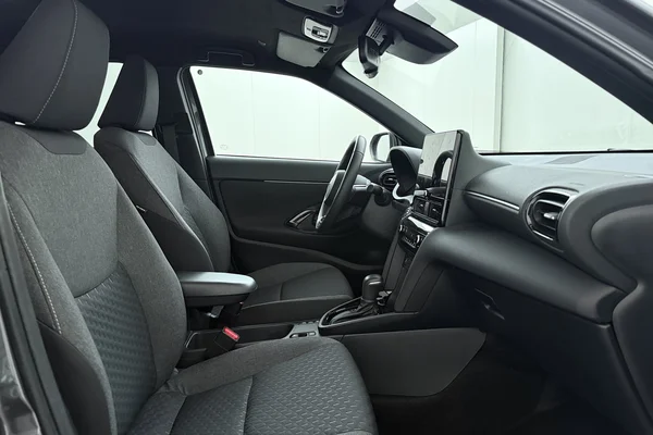 Toyota Yaris Cross Hybrid (HEV) (2025) — foto 15 van 17