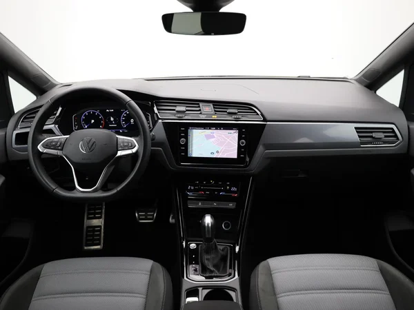 VOLKSWAGEN Touran (2023) — foto 21 van 22