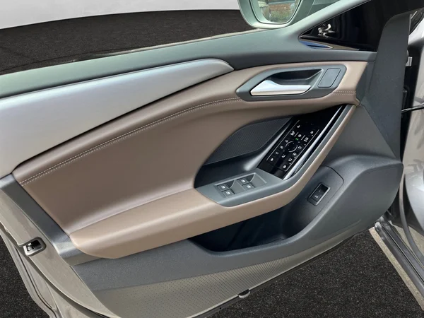 AUDI A6 Sportback e-tron (2025) — foto 2 van 16
