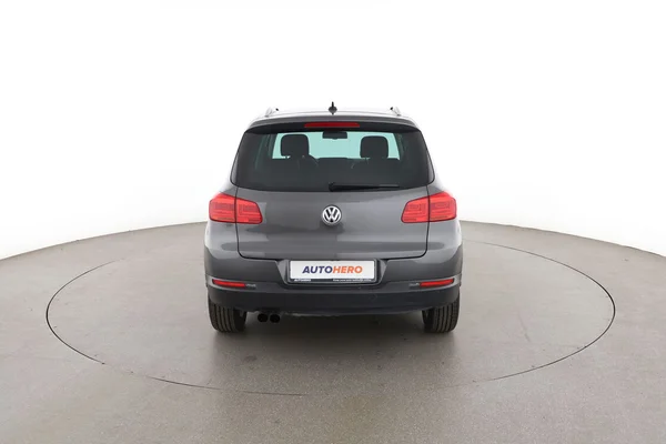 Volkswagen Tiguan (2016) — foto 11 van 16
