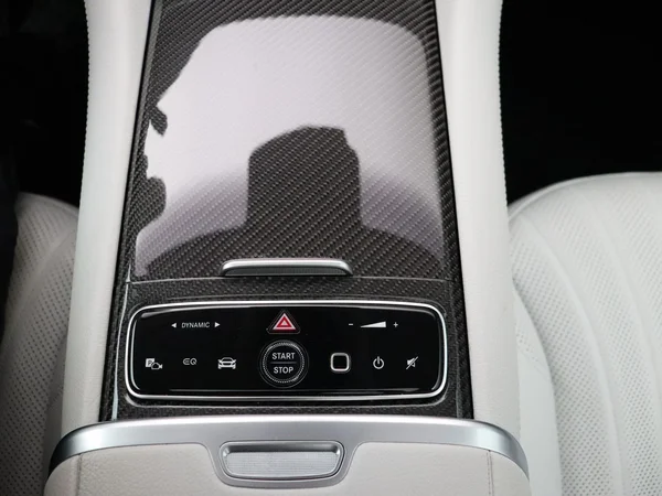Mercedes-Benz EQE (2024) — foto 15 van 35