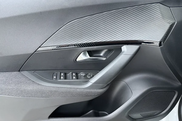 Peugeot 2008 (2025) — foto 8 van 16