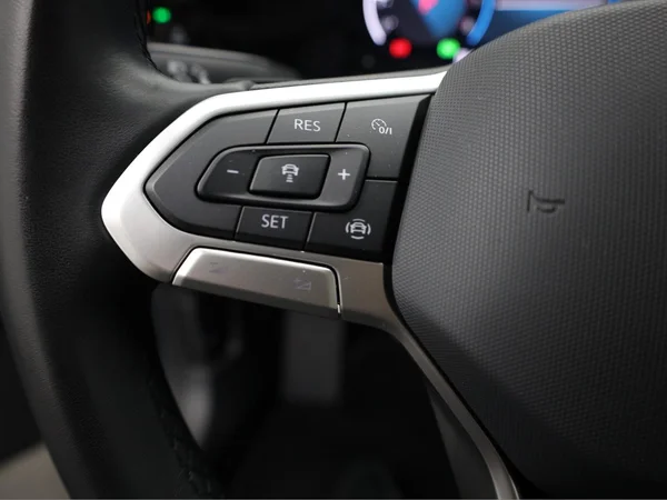 VOLKSWAGEN Golf VIII SW (2023) — foto 6 van 19