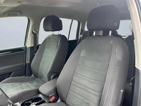 VOLKSWAGEN Touran (2020) — foto 2 van 33
