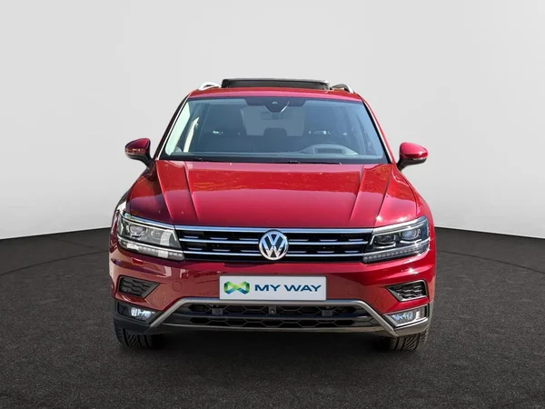 VOLKSWAGEN Tiguan (2018) — foto 12 van 23