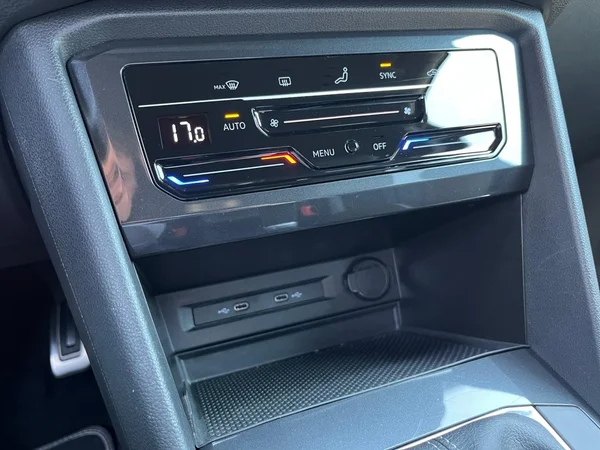 VOLKSWAGEN Tiguan (2022) — foto 9 van 22
