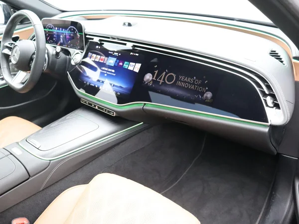 Mercedes-Benz E-Klasse (2024) — foto 11 van 22
