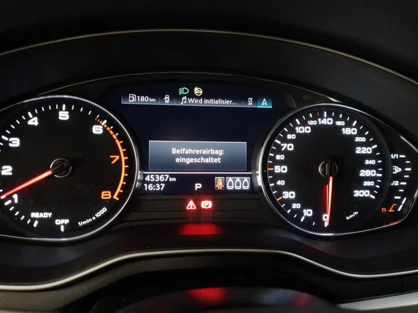 AUDI A4 Avant (2021) — foto 2 van 23