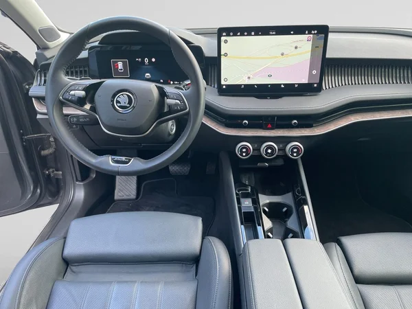 SKODA Superb Combi (2025) — foto 15 van 21