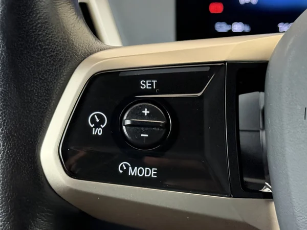 BMW iX (2022) — foto 8 van 32