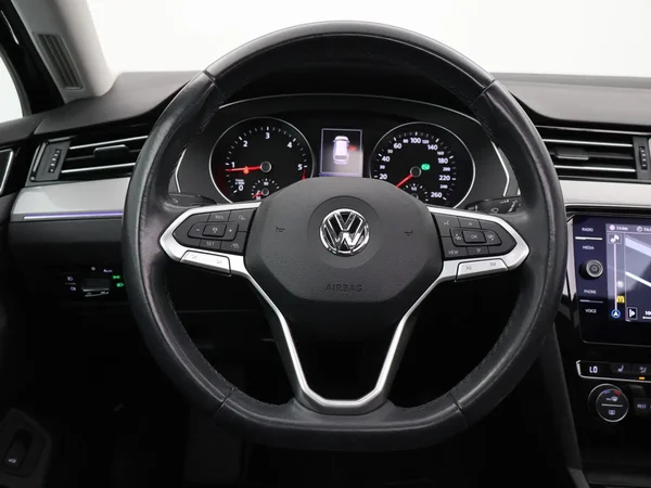 Volkswagen Passat (2021) — foto 16 van 30