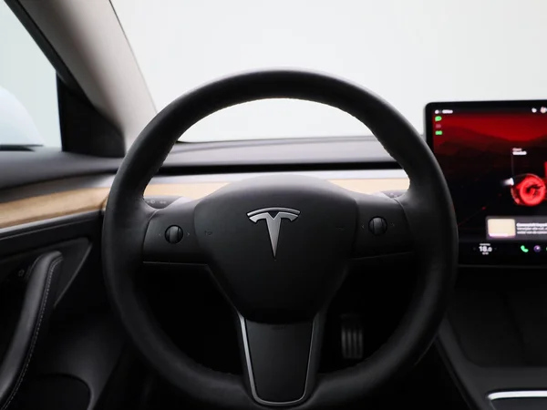 Tesla Model 3 (2022) — foto 38 van 40