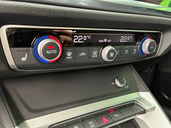 AUDI Q3 Sportback (2025) — foto 13 van 24