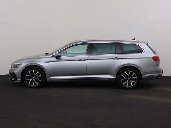 VOLKSWAGEN Passat Variant (2022) — foto 12 van 26