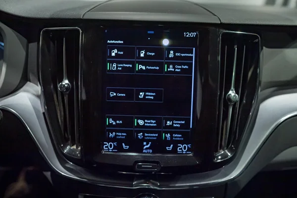 Volvo XC60 (2020) — foto 8 van 32