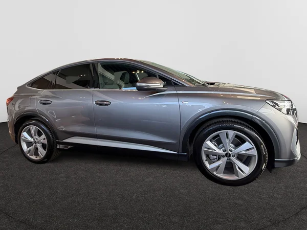 AUDI Q4 Sportback e-tron (2026) — foto 2 van 22