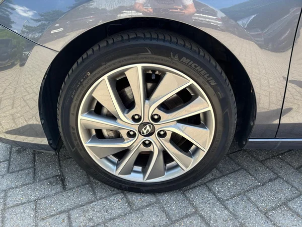 HYUNDAI i30 Fastback (2020) — foto 16 van 24