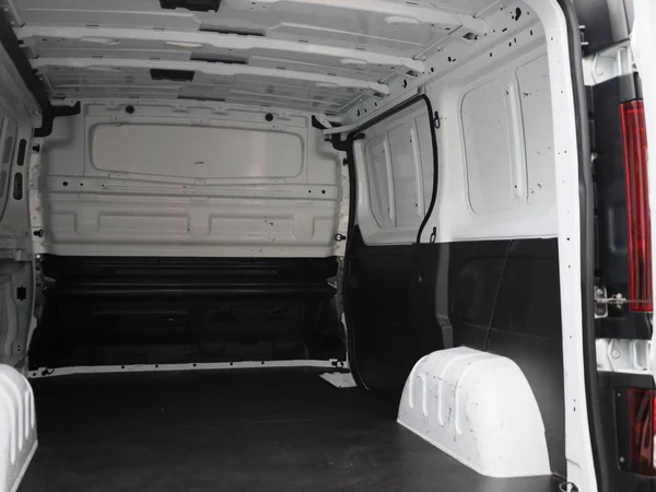 Renault Trafic (2022) — foto 10 van 39