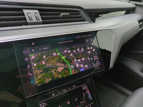 AUDI Q8 e-tron Sportback (2025) — foto 7 van 17